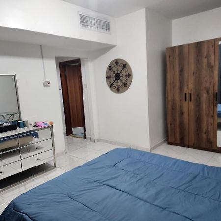 Sharing Motel Rooms Abu Dzabi Kültér fotó