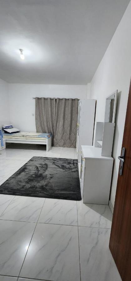 Sharing Motel Rooms Abu Dzabi Kültér fotó