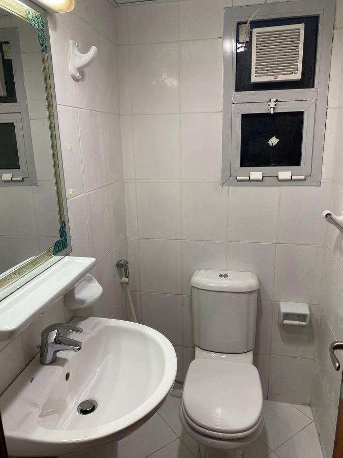 Sharing Motel Rooms Abu Dzabi Kültér fotó