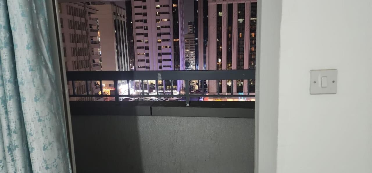 Sharing Motel Rooms Abu Dzabi Kültér fotó